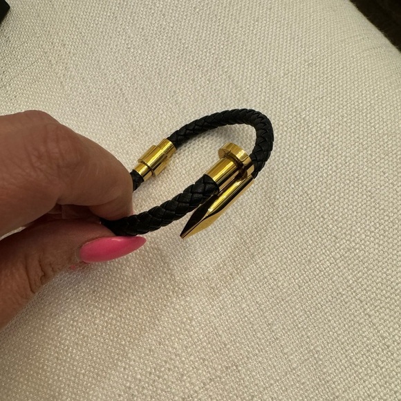 NWOT BREADED REAL LEATHER NAIL UNISEX - Picture 15 of 17